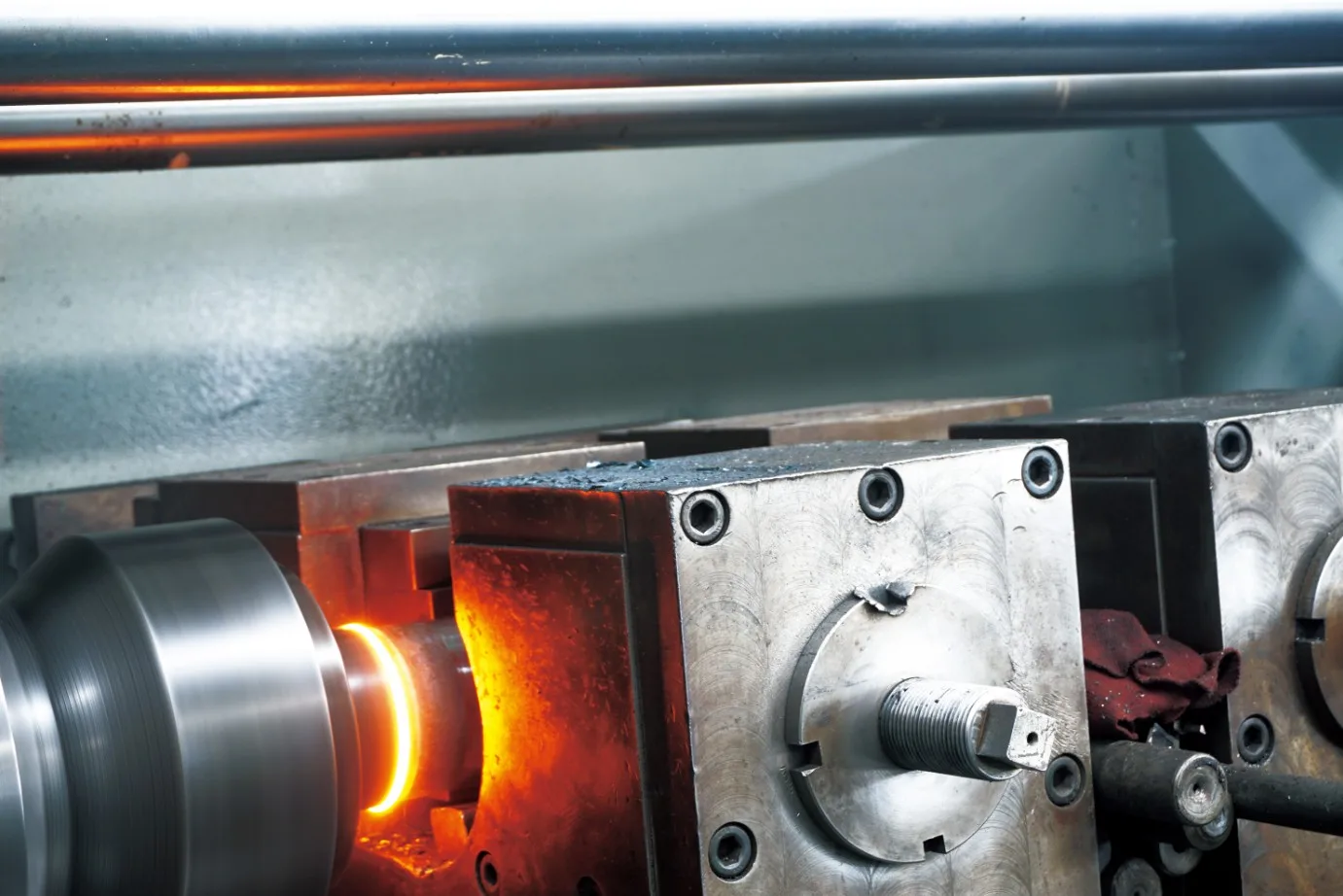 Sorcóirí Hiodrálacha HCIC: 4 Cineálacha Croí agus Réitigh Chustaim